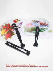 夏季清凉必备单品——便携式折叠小纸扇，传统风格彩绘纸扇，饰以地域特色图案，可180度翻转，轻巧便携，是旅行必备佳品，也是馈赠亲友、复活节、母亲节、独立日、婚礼季、毕业季、节假日旅行的理想之选。 - 彩色 - 查看 6