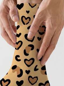 1 Pair 360 Men's Socks – Fun All-Over Print Featuring Leopard Print,Heart,Soft, Comfortable, And Highly Elastic, These Fashionable Casual Streetwear Hip-Hop 360 Socks Are Perfect As Compression Gear, Valentine's Day Socks, Or Loose Maternity Socks. - Multicolor - View 3