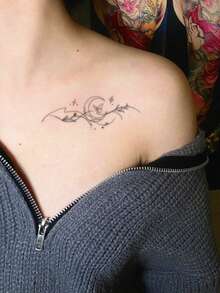 1 pezzo Adesivo tatuaggio minimalista e alla moda, impermeabile, con disegni di luna, farfalla, fiori, elegante per coprire cicatrici sulla clavicola, tatuaggio temporaneo che dura 2-3 giorni - nero - Visualizzare 3