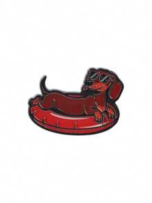 腊肠犬珐琅徽章 - 红棕色腊肠犬时尚眼镜泳池边休闲装、黑棕色星空睡衣云朵休憩装、黑棕色花束浪漫告白装以及红棕色粉色牛仔帽和头巾西部风情装，是腊肠犬爱好者、宠物主人和可爱徽章收藏家的完美配饰。 - 彩色 - 查看 12