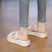 Sandalias de suela gruesa con talón de mujer Sandalias de verano para mujer, recién llegadas, estilo hada, con pliegues y abalorios, suela blanda. Sandalias versátiles para exterior con suela gruesa. Moda casual francesa. Sandalias de doble uso con suela blanda. - Blanco - Ver 6