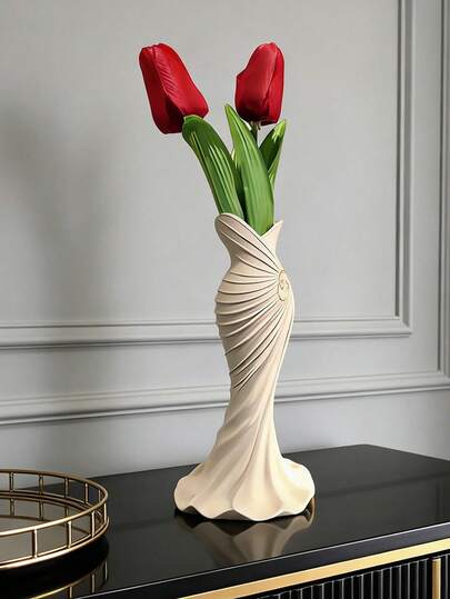 1个优雅的3D打印圆柱形塑料花瓶，完美融合了高端时尚的优雅气质和简约的家居装饰风格。适合摆放鲜花或人造花，非常适合放置在桌子或梳妆台上。