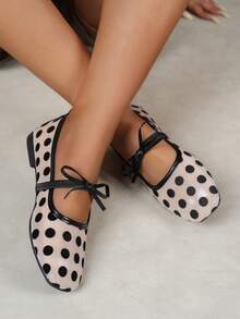 白色女士平底芭蕾舞鞋，蝴蝶结装饰，花卉刺绣，夏季款；黑色透气镂空网眼凉鞋，方头亮片装饰，适合宽脚，玛丽珍鞋，波点图案 - 米白色 - 查看 2