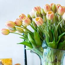 12支人造珊瑚郁金香，14.96英寸，PU材质仿真花，适用于情人节、新年装饰、婚礼和家居装饰 - 彩色 - 查看 3