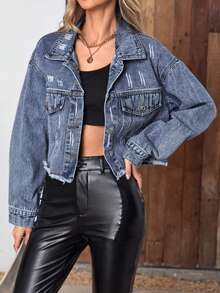 Chamarra de Mezclilla Corta y Ancha para Mujer, Azul Estilo Lavado Clásico, Borde Desflecad en la Base, Ajuste Favorecedor que Resalta la Silueta, Versátil Casual, Chaqueta de Jeans Rotos Crop Y2K - Estilo Verano Mexicano Must-Have con Flecos y Botones Metálicos - Perfecta para Festivales y Salidas - Azul - Ver 5