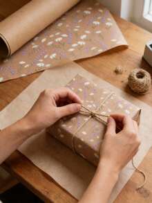 1 Cuộn Giấy Gói Quà Màu Tím Hoa, Giấy Gói Quà Kích Thước Lớn với Họa Tiết Hoa, Màng Nhựa Trang Trí, Giấy Gói Quà Màu Vàng, Cuộn Giấy Gói Quà, Thích Hợp Cho Đám Cưới, Sinh Nhật, Tiệc Tùng, Có Thể Cắt Thành Màu Hồng Để Trang Trí Ngày Của Mẹ, Đám Cưới, Trang Trí Quà Tặng Mùa Xuân/Hè - Giấy đóng gói - Xem 3