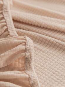 1件纯色纹理弹力沙发套，ins风，四季皆宜，可机洗，宠物友好且耐用，适用于客厅、卧室、餐厅、户外，单人、双人、三人、四人沙发均可使用，含防滑条。 - 米色 - 查看 8