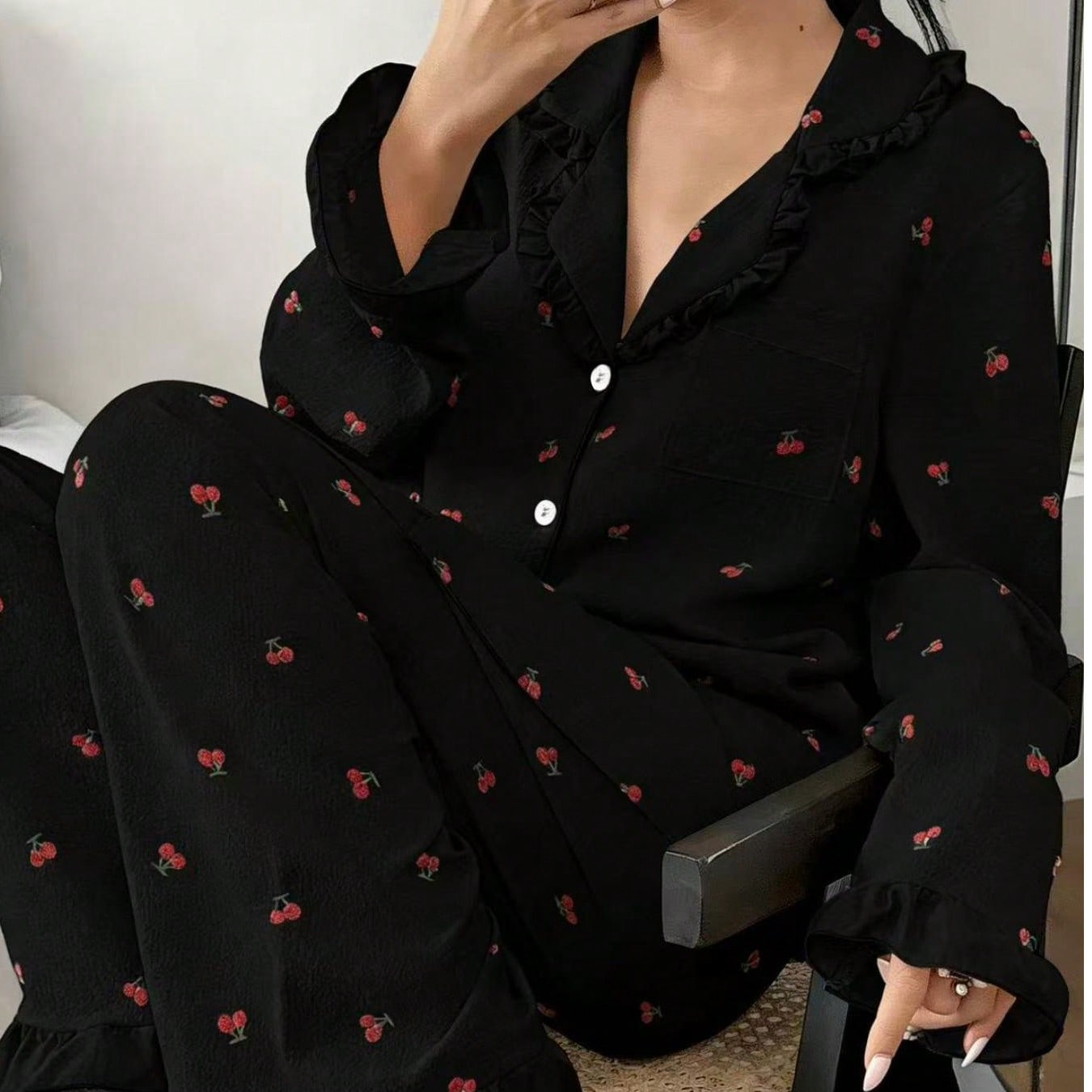 Conjunto de pijama de manga larga para mujer con estampado de flores de cerezo y ribete de volantes