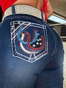 Women's Plus-Size Western Cowboy Style Horseshoe Embroidered Jeans, Featuring Zippered Pockets And Button Details, Suitable For Stage Performances, Concerts, Holidays, School Holidays, The Office, Home Wear, And Autumn/Winter Wear. Embroidered Pocket Flared Jeans, Slimming And Hip-Lifting, Vintage Washed American Casual Style, Solid Color, Zippered Pockets, High-Waisted Slim-Fit Flared Jeans, Horseshoe American Flag Pattern. Vintage Distressed High-Waisted Slightly Flared Jeans. - Rửa tối - Xem 7