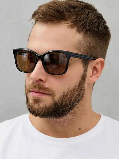 1副男士休闲复古风方形全框时尚眼镜，适合户外活动和各种服饰搭配