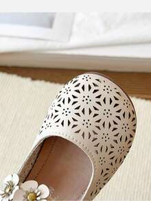 1双镂空时尚经典休闲鞋，系带休闲优雅校园男女童鞋，透气防滑，适合春、夏、秋季穿着，易穿易搭配 - 白色 - 查看 4