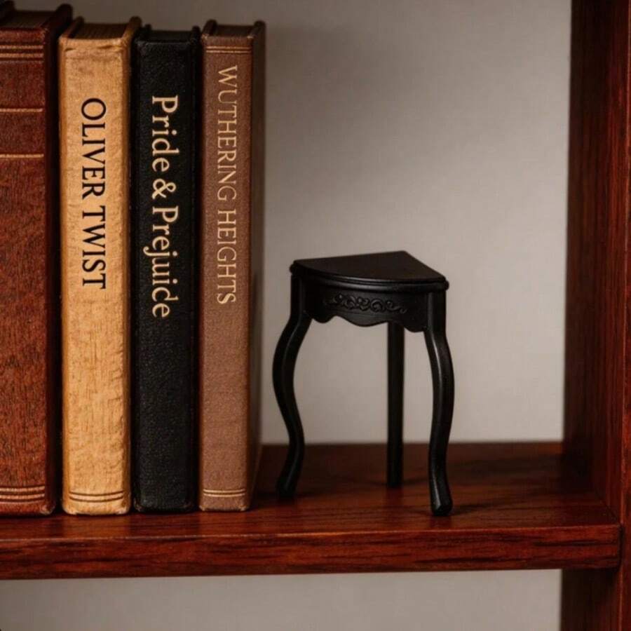 SHAMLESS 1:12 Scale Mini Triangular Corner Decor Table, Realistic Plastic Small Furniture Collectible, Mini Curved Leg Retro Victorian Style Side Table, DIY Craft, Holiday/Birthday Creative Gift, Home/Office Desktop Decor