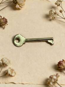 1 PC Gold Tone Vintage Skeleton Key Brooch, Minimalist Pin ,Retro Chic Suit Accessory, Perfect For Everyday Wear & Special Occasions - A - View 2