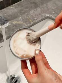 1块化妆刷清洁皂，通用型，适用于粉扑和化妆刷，有效清洁残留的化妆品污渍。 - 固體 - 查看 7