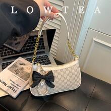 Low Tea 新款時尚經典百搭 PU 布料 M 字圖案單肩包，印花設計金屬鍊條裝飾法式長棍包，女款單肩包，適合購物、通勤、旅行使用。（附吊飾） - 白色 - 查看 11