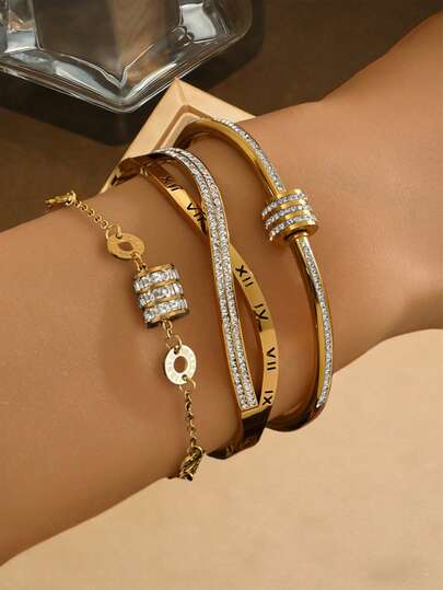 Bộ 3 vòng tay mạ vàng 18K cao cấp bằng thép không gỉ, gồm một vòng tay chữ thập đính pha lê hình chữ thập và một vòng tay chữ số La Mã tinh tế, có thể đeo chồng lên nhau, bộ trang sức cổ điển thanh lịch dành cho nữ, thích hợp để đeo hàng ngày, làm quà tặng và dự tiệc, một món quà Giáng sinh thời trang. Cũng thích hợp để đeo hàng ngày, dự tiệc, ngày lễ, sinh nhật, đám cưới, Ngày Valentine và làm quà tặng Ngày của Mẹ cho mẹ.