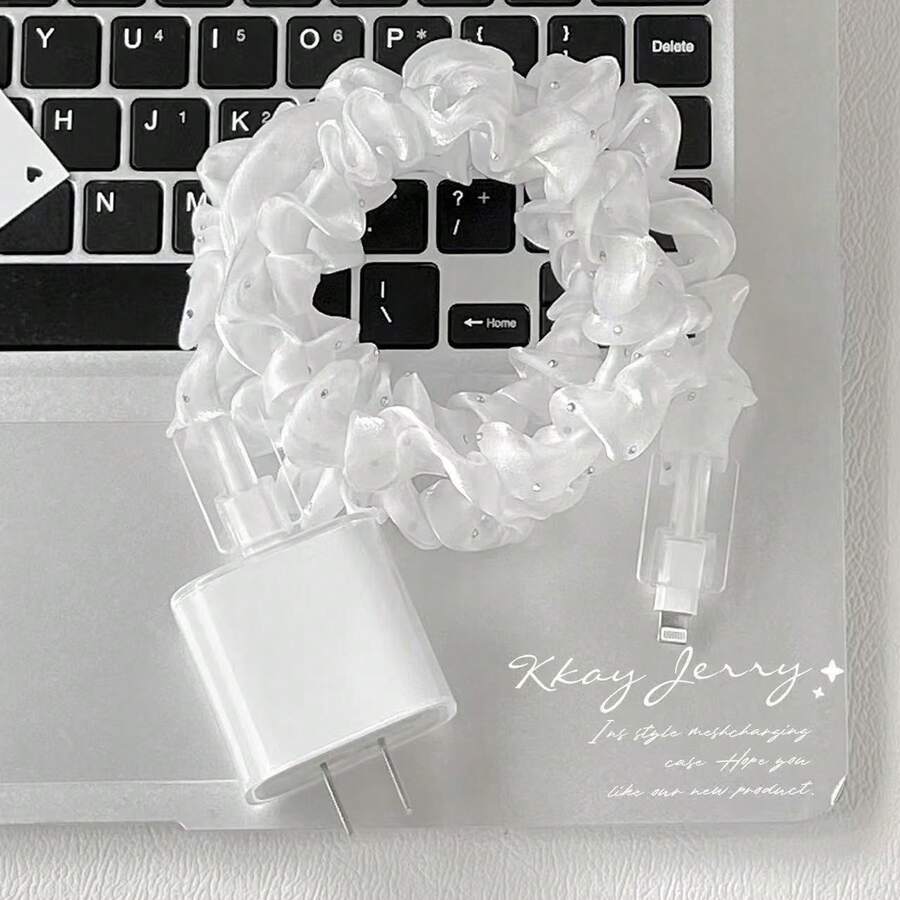 简约透明充电器保护套装。兼容苹果 17/17 Pro/17 Pro Max/17 Air/16/15/14/13/12/11 型号的充电器。套装包含数据线保护带和充电头保护盖，可防止数据线开裂并保护其免受灰尘侵扰。 - 無色 - 查看 1