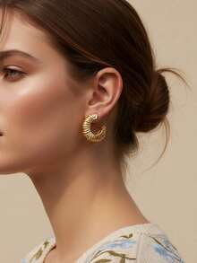 1pc Textured C-Shape Earrings, Fashionable Geometric C-Shape Earrings, Versatile Daily Wear - Multicolor - View 1