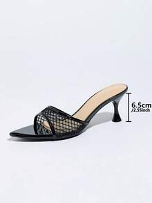 女士优雅凉鞋，菱形网面设计，独特穆勒鞋款式，性感收腰宽鞋面，尖头，优雅猫跟，酒杯跟，低跟鞋，春夏时尚，适合晚宴、T台走秀、休闲、户外、旅行、工作、通勤、拖鞋等场合，高端品质，镜面效果，亲肤透气，镂空网面，菱形纹理，优雅神秘，光泽亮丽，斋月高跟凉鞋 - 黑色 - 查看 11