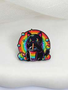 彩虹珍珠奶茶黑猫珐琅徽章，设计特色为彩虹渐变眼睛，黑猫手捧多层彩虹珍珠奶茶，周围环绕着彩色珍珠、爱心和彩虹光环，是猫咪爱好者、珍珠奶茶粉丝、彩虹美学爱好者和可爱徽章收藏家的完美配饰。 - 彩色 - 查看 5