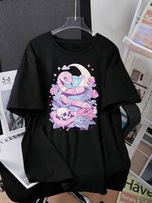 [Sporty T-Shirt][Snake Skull T-Shirt] Women's Creepy Cute Gothic Snake Skull T-Shirt - Soft Pastel Witchy Monogram Print With Stars & Moons, Short Sleeve Crew Neck Casual Top For Spring & Summer, Seasonal Wardrobe, Whimsical Design, Comfortable Fit, Statement Tee, Alternative StyleRelaxed Plus Size T-Shirt - màu đen - Xem 2