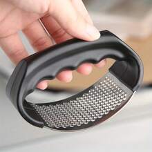 1pc Manual Garlic Press, An Easy-To-Clean Kitchen Gadget, Can Quickly And Effectively Crush Garlic. It Is A Kitchen Essential, Hygienic, And - Black - View 3