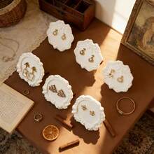 Giá trưng bày bông tai ren kiểu Pháp cổ điển (1/3 chiếc), giá đỡ bông tai chạm khắc hình hoa, giá trưng bày bông tai cho cửa hàng trang sức, đạo cụ chụp ảnh. - trắng - Xem 12