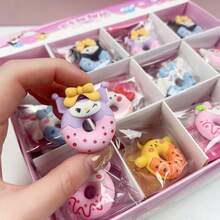 SANRIO 5个装甜甜圈橡皮擦，造型创意十足，令人惊喜。是学生返校必备的文具，男女生皆宜。也是节日和派对上的绝佳小礼物和奖励。文具（款式随机） - 彩色 - 查看 1