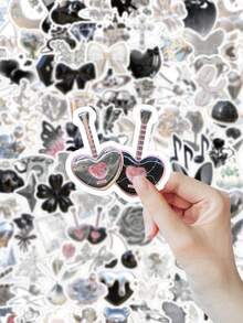 103 miếng dán phong cách Dark Academia, màu đen bạc ánh kim, hình hoa hồng và trái tim Y2K, miếng dán vinyl dễ thương phong cách Punk dùng cho nhật ký, ốp điện thoại, bộ quà tặng Gothic, đồ dùng làm sổ lưu niệm, văn phòng phẩm, miếng dán ngộ nghĩnh cho Kindle. - Đen và trắng - Xem 5