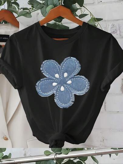 Plus Size – Plus Size – Gemustertes T-Shirt Mit Floralem Plus-Size-Schriftzug, Kurzen Ärmeln Und Rundhalsausschnitt, Perfekt Für Freizeitkleidung Im Frühling Und Sommer.