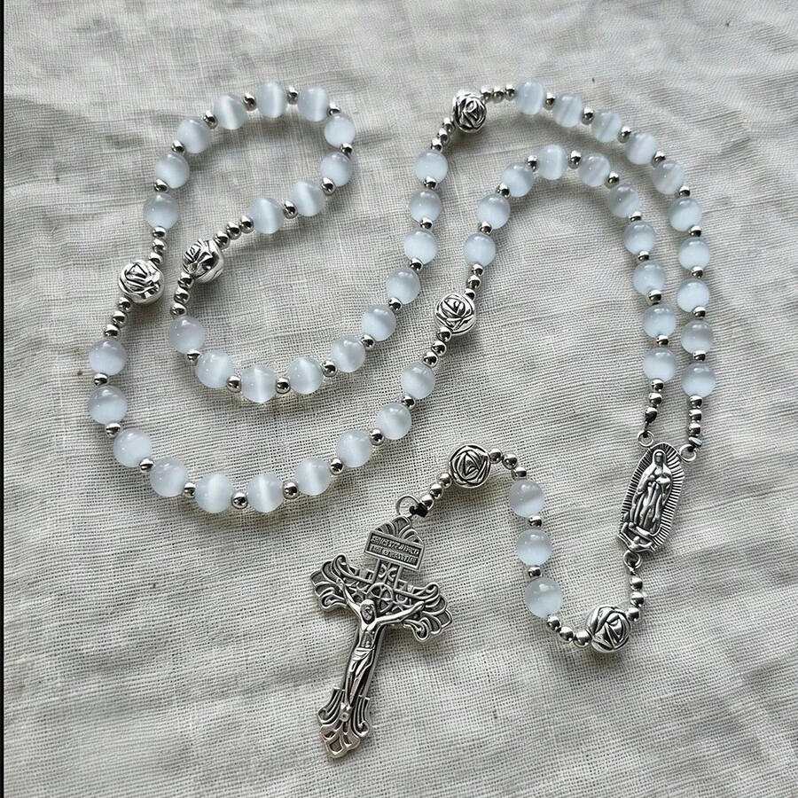 这款天主教念珠项链由白色宝石和不锈钢珠制成，配有圣本笃奖章和十字架吊坠，男女皆宜。 - cat eyes - 查看 1
