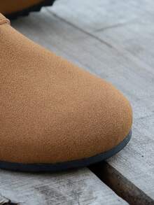 女士平底套脚凉鞋，棕色绒面革闭趾拖鞋，柔软平底搭扣休闲户外鞋 - 棕色 - 查看 6