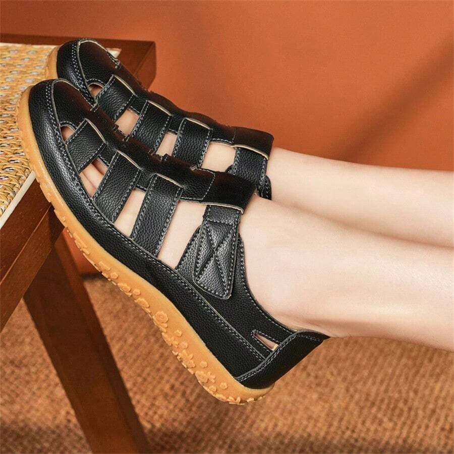 Sandalias planas de cuero caladas para mujer, zapatos casuales cómodos y transpirables de slip-on, versátiles para el verano, talla grande, unisex - Negro - Ver 1