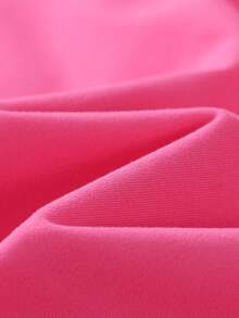 Kaos oblong kasual berwarna merah mawar ini dirancang khusus untuk anak-anak yang lebih besar. Kaos ini menampilkan pola cetak huruf kartun yang kreatif, sangat cocok untuk dikenakan oleh anak perempuan dan anak-anak yang lebih besar. - Hot Pink - View 9