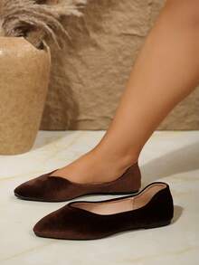 宽楦女士舒适软底时尚尖头加宽套脚鞋，优雅款式，适合四季日常穿着和通勤，深棕色芭蕾平底大码鞋 - 深棕色(金絲絨) - 查看 4