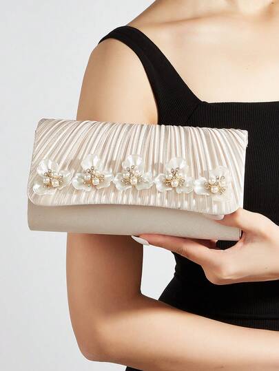 女士优雅香槟色缎面手拿包，珍珠花卉细节，适合婚礼和派对