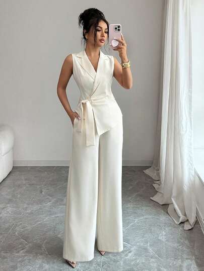 女士纯色翻领重叠扭结设计不对称下摆背心上衣搭配阔腿裤休闲套装，适合日常通勤和春季穿着。