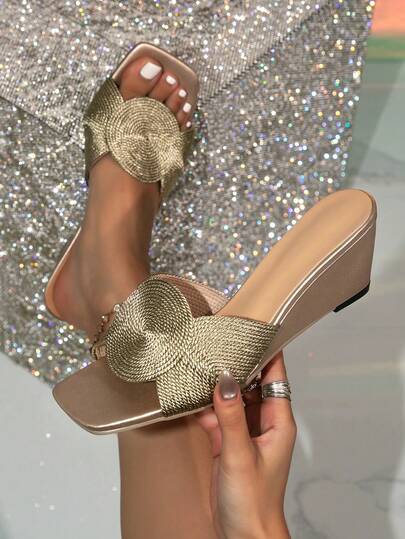 金属金色编织扭结坡跟穆勒鞋 女士方头编织带缎面坡跟凉鞋