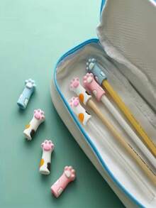 可爱猫爪造型笔筒，卡通铅笔盒，带硅胶保护套和笔帽，多功能保护套，适合编织时保护双手，适合中小学生，可爱返校用品，情人节礼物。颜色和款式随机（纯色和带白色圆点的猫爪图案，两种款式混搭）。 - 多色 - 查看 5