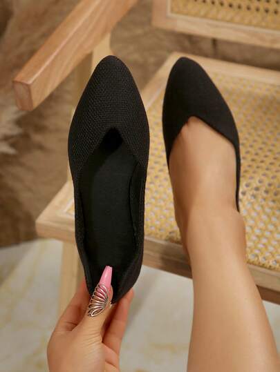 宽楦女士舒适软底时尚尖头加宽套脚鞋，优雅百搭，四季皆宜，适合日常穿着、通勤、办公等场合，黑色芭蕾舞鞋，大码尺码