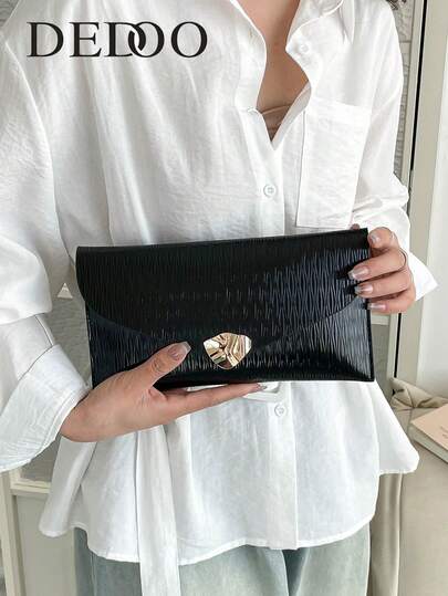 Dedoo A Minimalist, High-End Textured Silver Water Wave Embossed Glossy Envelope-Style Clutch Bag With A Flip Metal Lock. It Is Suitable As An Evening Bag Or For Daily Matching, And Can Also Be Used In Formal Occasions Such As Parties.