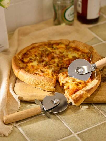 1 pieza Cortador de pizza de acero inoxidable 304 con mango de madera maciza, diseño integrado de una sola hoja, fácil de limpiar, herramienta de cocción práctica para el hogar, residencia estudiantil, cruzada, regalo ideal para Año Nuevo, Día de la Madre, Graduación