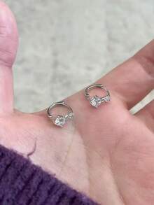 2只经典闪亮立方氧化锆精致小耳环，适合女士婚礼和日常佩戴，超小耳钉，情人节或生日送给她的绝佳礼物 - 銀底白鑽 - 查看 4