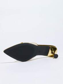 女士优雅凉鞋，菱形网面，独特穆勒鞋设计，性感收腰宽鞋面，尖头，优雅猫跟，细高跟低跟鞋，春夏时尚，适合晚宴、T台走秀、休闲、户外、旅行、职场、通勤等场合，高端镜面质感，透气镂空网面，菱形纹理，奢华，神圣金色女鞋，斋月高跟凉鞋 - 金色 - 查看 12