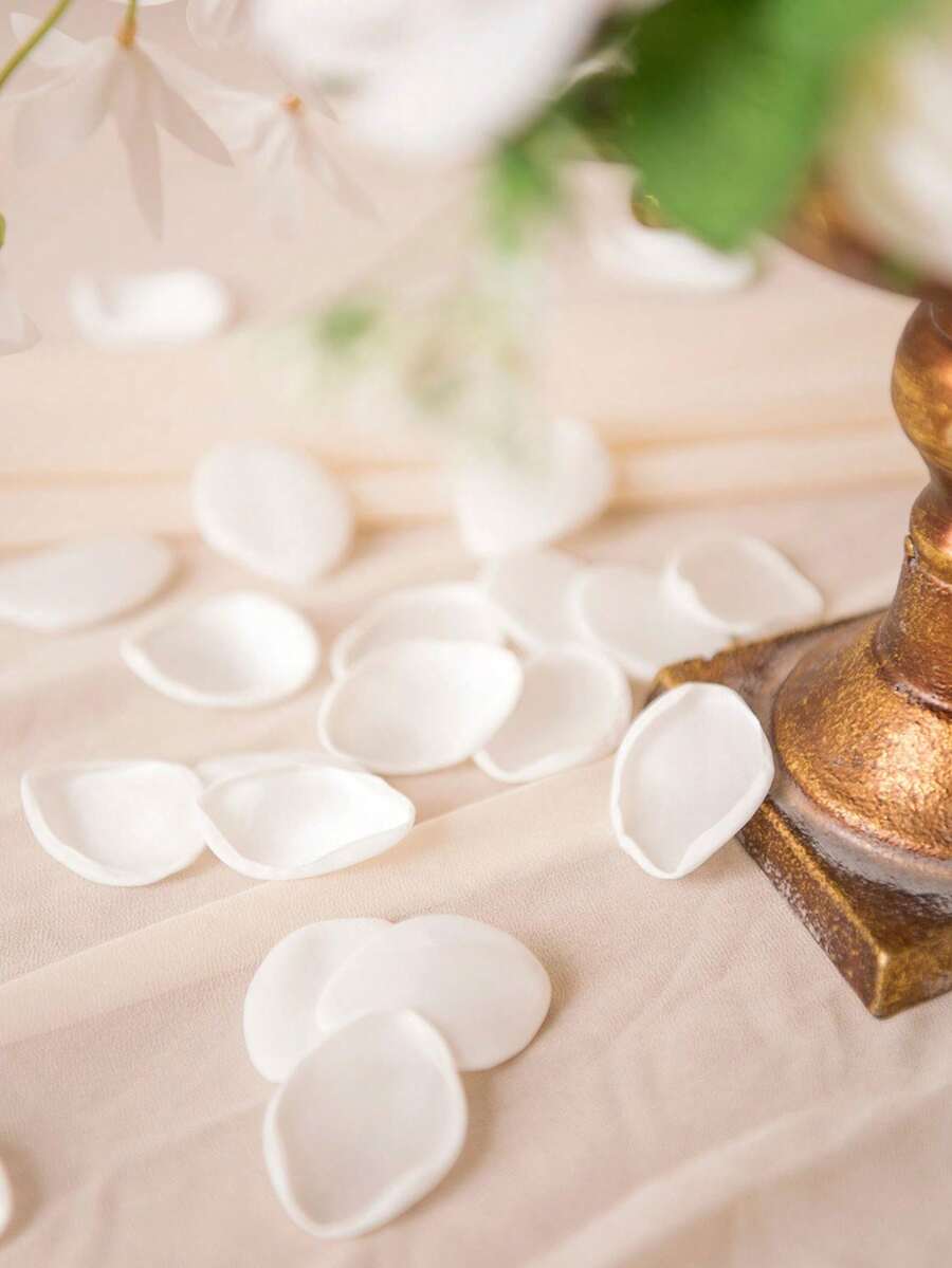 100片仿真丝玫瑰花瓣,婚礼走道抛洒花瓣,桌面装饰中心摆件,浪漫之夜,情人节家居装饰 - 白色 - 查看 1