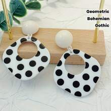 Vintage, Fashionable, Minimalist, And Unique Acrylic Black And White Polka Dot Geometric Pendant Earrings, Bohemian Diamond-Shaped Gothic Earrings, Exclusive Fashion Jewelry For Parties, Vacations, And Christmas. - 白色背景黑色圓點 + 2 PCS - 查看 1