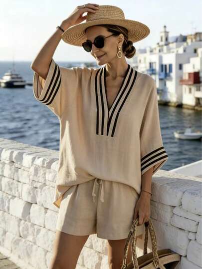 Bộ đồ hai mảnh phong cách boho thời trang dành cho nữ, áo cổ chữ V phối cùng quần short dây rút, thích hợp cho mùa hè.