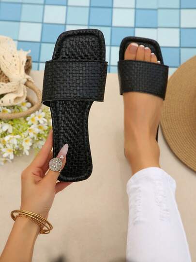 2026 女士夏季沙滩度假奢华单字拖鞋，新款方头平底休闲穆勒鞋露趾百搭时尚韩版防滑女士凉鞋