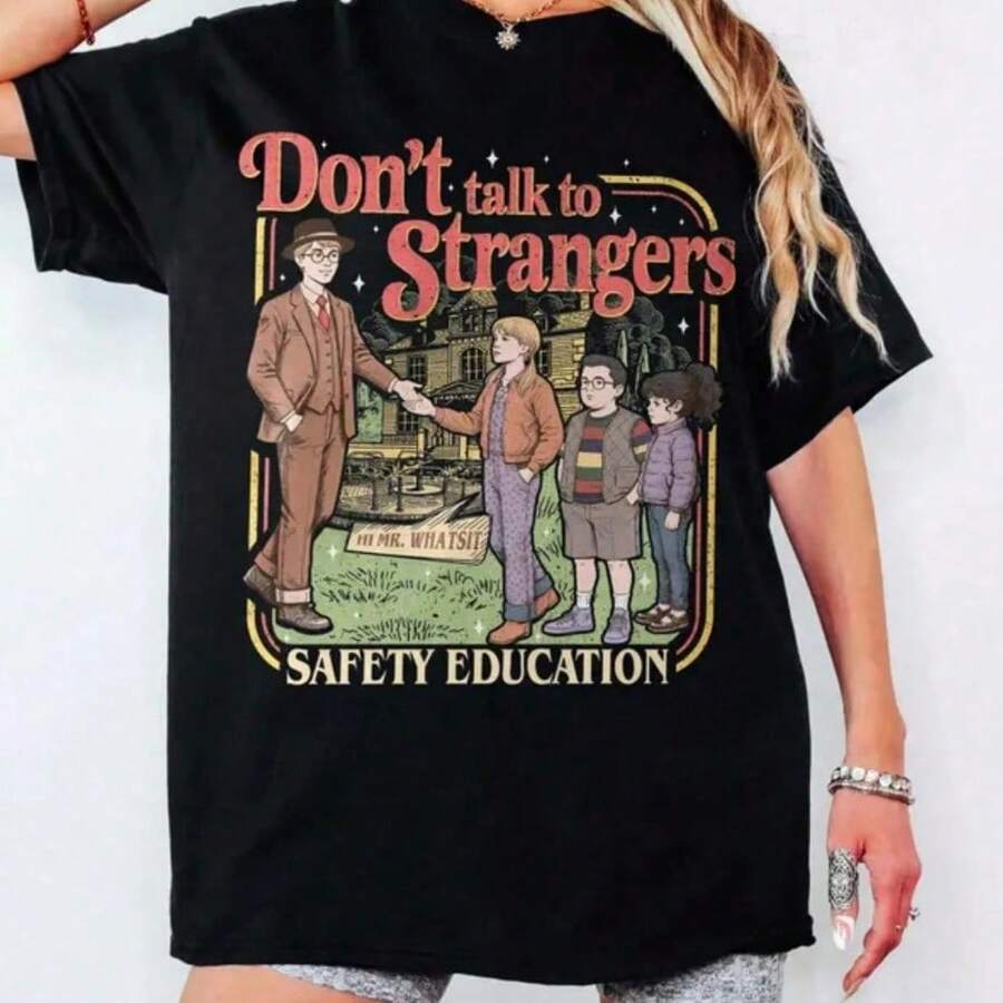 Pop Culture Theme Dont Talk To Strangers Graphic Print Crew Neck T Shirt Retro Illustration Design Short Sleeve Nostalgic Style Casual Wear Suitable For All Seasons Machine Wash Fan Gatherings And Daily Wear Sweatshirt Tops Plu - màu đen - Xem 1