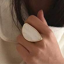 Asymmetrical Agate Resin Ring, Adjustable Open Design, Niche Brand - Yellow Gold - View 4